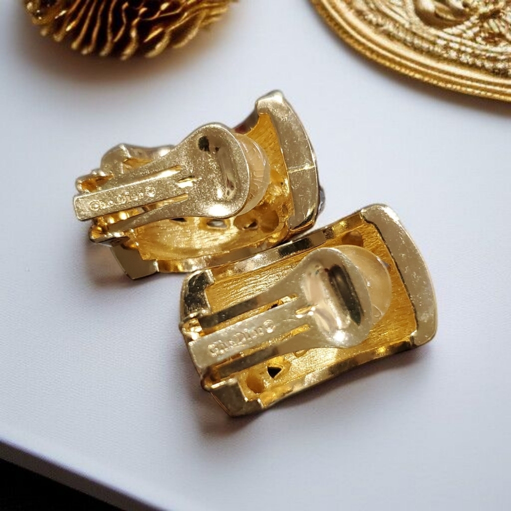 Elegant Vintage Dior Crystal Enamel Clip-on Earrings - Picture 4 of 5